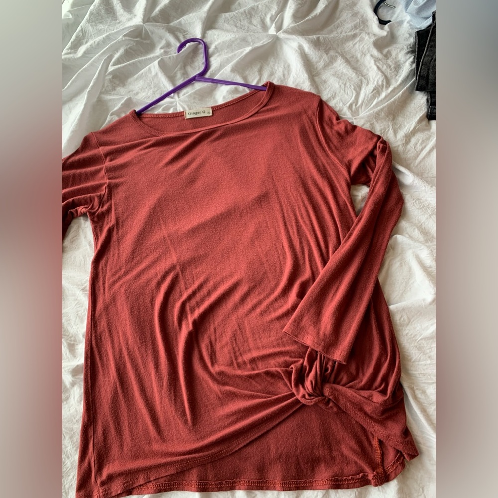 Ginger G size small long sleeve tee with bottom knot
